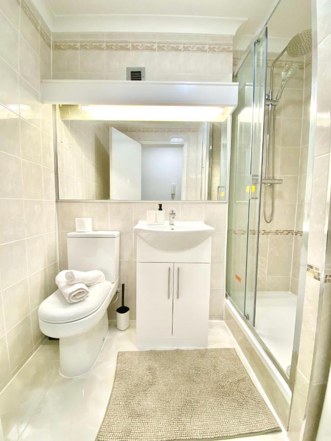 - Balcony- Kensington-24 7 Security Apartamento *